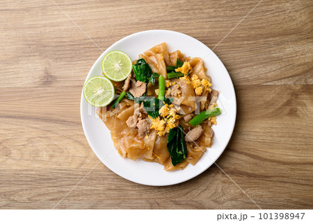 Thai food (Pad See Ew), Stir fried rice noodles soy sauce with pork, egg and kale 101398947
