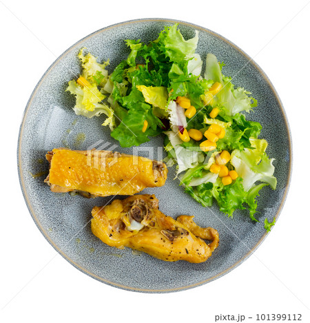 Fried chicken pieces with vegetable salad of corn and lettuce 101399112