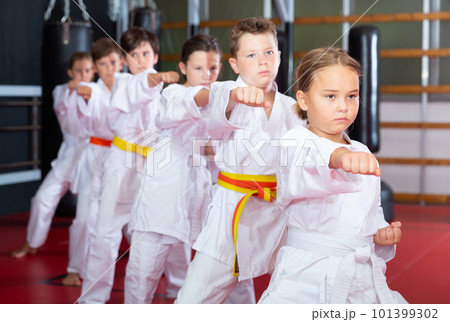 Children posing together, practicing karate moves 101399302