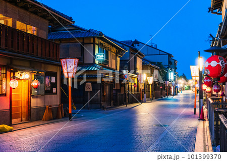 京都祇園 夜明け前の花見小路 京都祇園 夜明け前の花見小路 101399370
