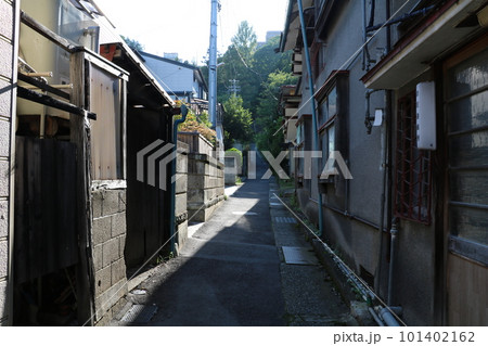 狭い路地 狭い路地 101402162