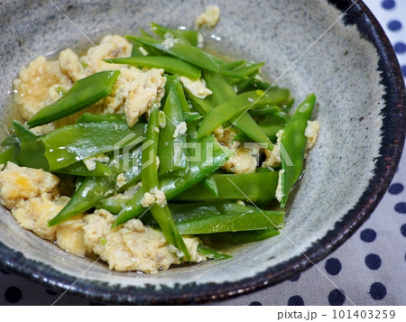 絹さやえんどうの卵とじ 101403259