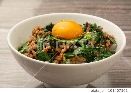 ひき肉とニラのスタミナ丼 ひき肉とニラのスタミナ丼 101407361