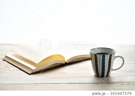 ライフスタイル イメージ 本とコーヒー ライフスタイル イメージ 本とコーヒー 101407374