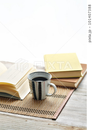 ライフスタイル イメージ 本とコーヒー ライフスタイル イメージ 本とコーヒー 101407388
