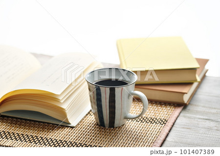 ライフスタイル イメージ 本とコーヒー ライフスタイル イメージ 本とコーヒー 101407389