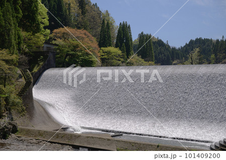 白水ダム(白水溜池堰堤水利施設一溝) 白水ダム(白水溜池堰堤水利施設一溝) 101409200