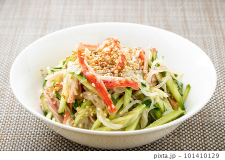 もやしときゅうりの中華風和えサラダ。 もやしときゅうりの中華風和えサラダ。 101410129