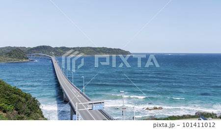 山口県下関市の角島大橋のパノラマ風景 101411012