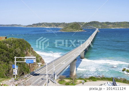 山口県下関市の角島大橋 101411124