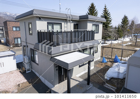 リフォームする前の住宅を空撮(住宅リフォームのビフォーアフター) リフォームする前の住宅を空撮(住宅リフォームのビフォーアフター) 101411650