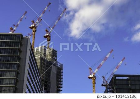 大規模建設現場のある都市風景 大規模建設現場のある都市風景 101415136