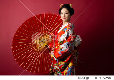 赤い振袖の女性　新日本髪アレンジ 101415290