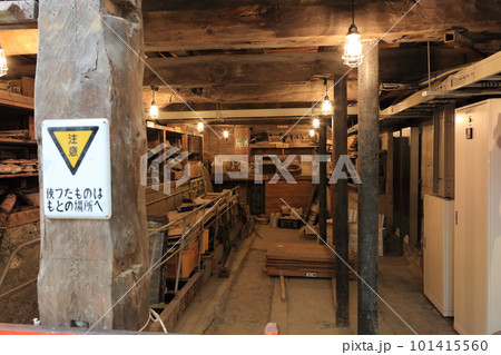 別子銅山の産業遺産「旧端出場水力発電所」地階の工具置き場 別子銅山の産業遺産「旧端出場水力発電所」地階の工具置き場 101415560