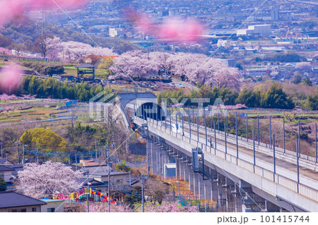 （山梨県）桃源郷の実験線路を走るリニアモーターカー 101415744