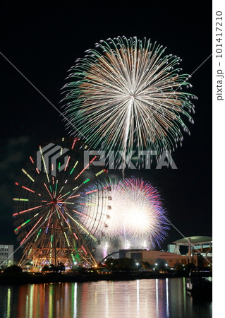 花火と観覧車(クリスマス 名古屋港 愛知県 名古屋市) 花火と観覧車(クリスマス 名古屋港 愛知県 名古屋市) 101417210