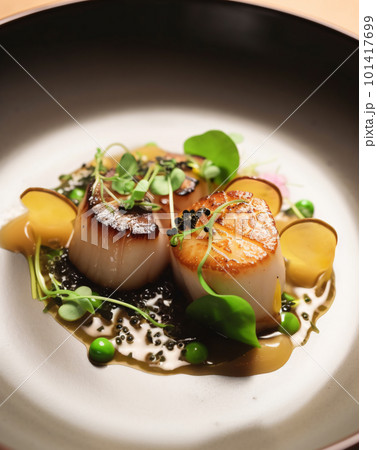 Sea scallops with fried leek and rose purslane onion broth. Sea scallops with fried leek and rose purslane onion broth. 101417699