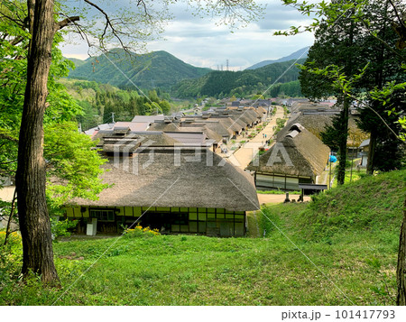 茅葺屋根のある風景(福島県・大内宿) 茅葺屋根のある風景(福島県・大内宿) 101417793