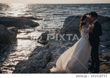 海でウェディングフォト 101418757