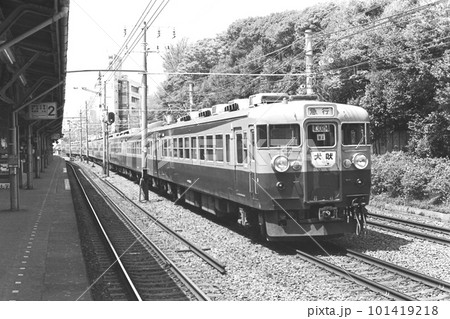 急行「犬吠」2号302M、165系+153系クモハ165-37他、千駄ヶ谷にて、1982年4月18日 101419218