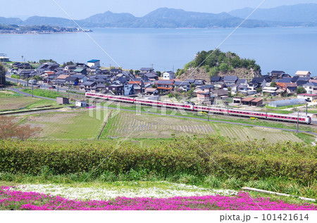 特急やくも号が走る中海沿線の風景 101421614
