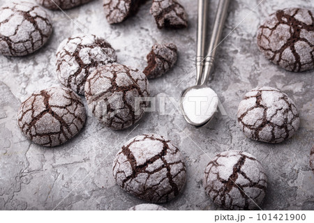 Chocolate crinkle cookies with cracked 101421900