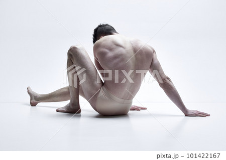 Anonymous. Image of shirtless man with relief, strong body, back posing in underwear against white studio background 101422167