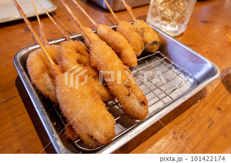 大阪名物の串カツ 大阪名物の串カツ 101422174