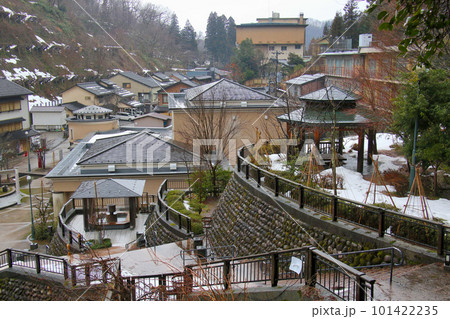 金澤湯涌温泉　夢二の歩いた道から白鷺の足湯　金澤湯涌夢二館方面を望む 101422235