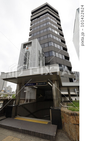 京阪電車、大阪メトロの北浜駅、難波橋（ライオン橋）のたもとにある1A号出入口 101422624