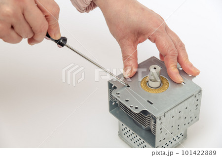 【マグネトロンとドライバーと女性】 101422889