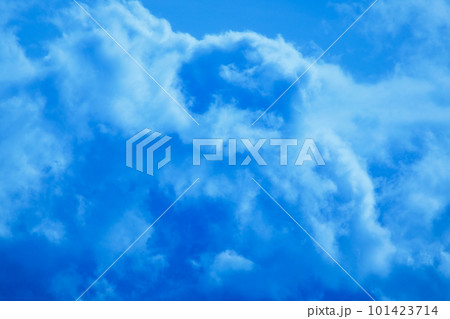 成長する雨雲 101423714