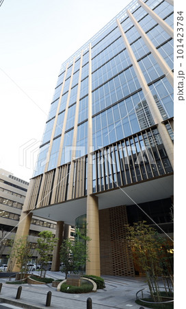 田辺三菱製薬本社、製薬会社が並ぶ大阪市中央区道修町にある 101423784