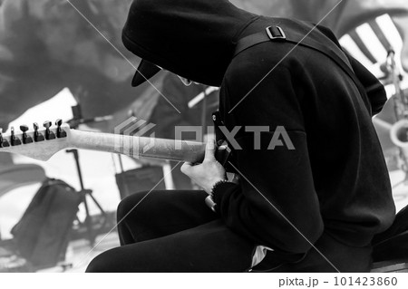 musician stage guitar preparing performance trial training musician stage guitar preparing performance trial training 101423860