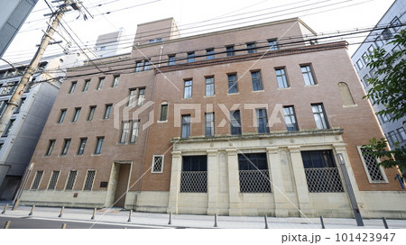 武田道修町ビル（武田薬品工業旧本社ビル）、武田科学振興財団が入居する 101423947