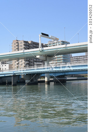 江東区砂町運河を横切る 七枝橋 の風景 101426052
