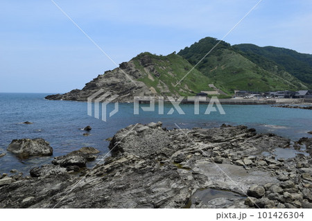 庄内海岸の岩場風景 101426304