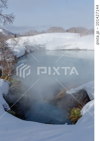 冬の地獄沼の裏側(青森県酸ヶ湯) 冬の地獄沼の裏側(青森県酸ヶ湯) 101427144