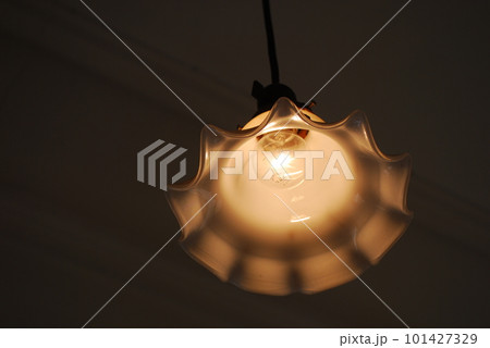 レトロな電灯 101427329