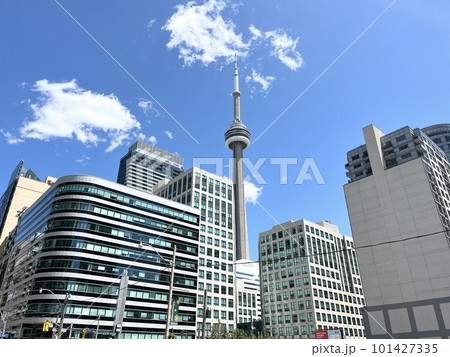 カナダ・オンタリオ州・トロントのシンボルの一つであるCNタワー カナダ・オンタリオ州・トロントのシンボルの一つであるCNタワー 101427335
