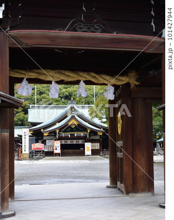 真清田神社(尾張国一宮)楼門から拝殿 真清田神社(尾張国一宮)楼門から拝殿 101427944