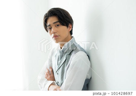 タキシードの男性　新郎　　 101428697
