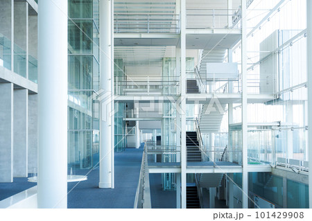 ガラス張りの施設の内部写真 ガラス張りの施設の内部写真 101429908