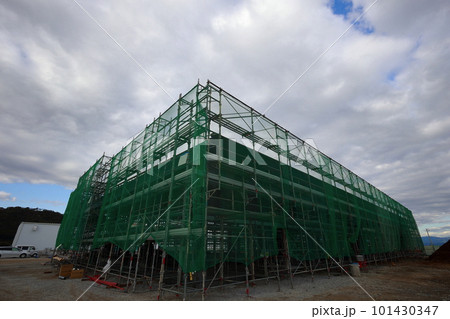 建設現場の足場 101430347