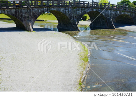 石橋記念公園の西田橋と流れる川 石橋記念公園の西田橋と流れる川 101430721