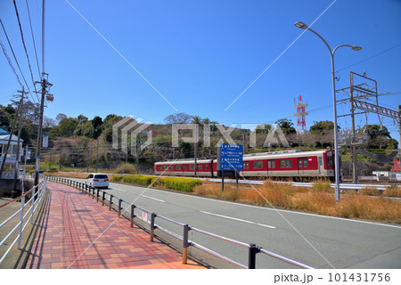 《三重県》鳥羽市風景　国道42号線と近鉄志摩線 101431756