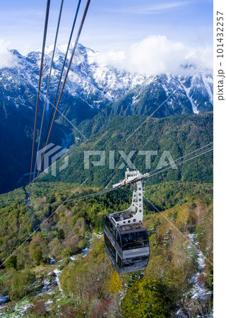 大パノラマの新穂高ロープウェイ【新ゴンドラ】 101432257