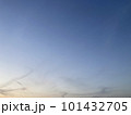 春の夕方の空 101432705