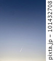 春の夕方の空 101432708