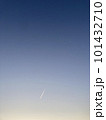春の夕方の空 101432710